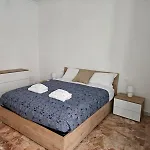 Be Your - Stendardi's House روما