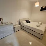 Be Your - Stendardi's House روما
