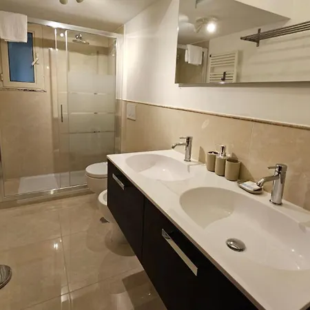 Be Your - Stendardi's House * روما